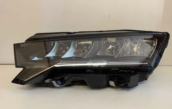Skoda Octavia Mk4 Headlight/headlamp 5E4941009 0301134231AA LE22A6497