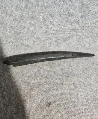 Rear wiper blade arm