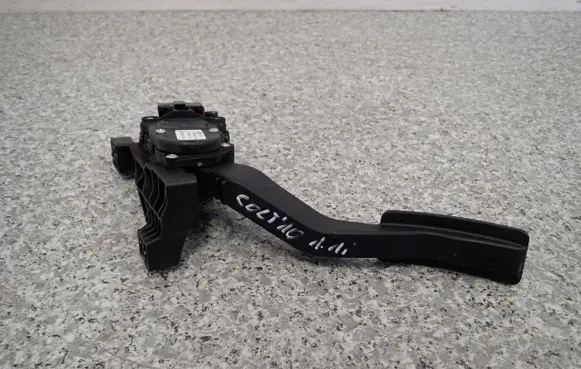 Mitsubishi Colt Pedal assembly 