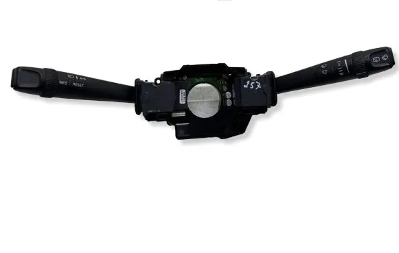 Volvo XC70 Wiper turn signal indicator stalk/switch 30772171