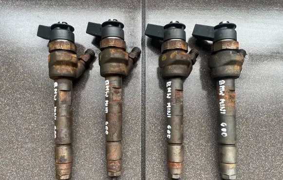 Mini Cooper Countryman R60 Fuel injector 0445110600