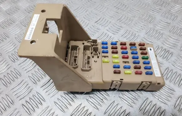 Subaru Legacy Fuse module 82201AG041