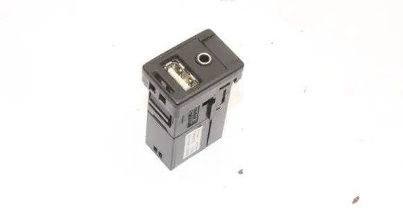 Toyota Prius+ (ZVW40) AUX in-socket connector 8619048030