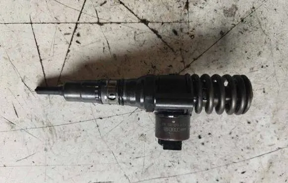 Audi A4 S4 B7 8E 8H Fuel injector 03G130073G