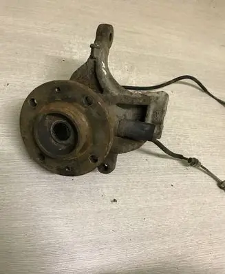 Peugeot 208 Front wheel hub