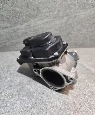 Volkswagen Golf VI EGR valve 03L131501E