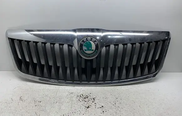 Skoda Octavia Mk2 (1Z) Front bumper upper radiator grill 1Z0853651C