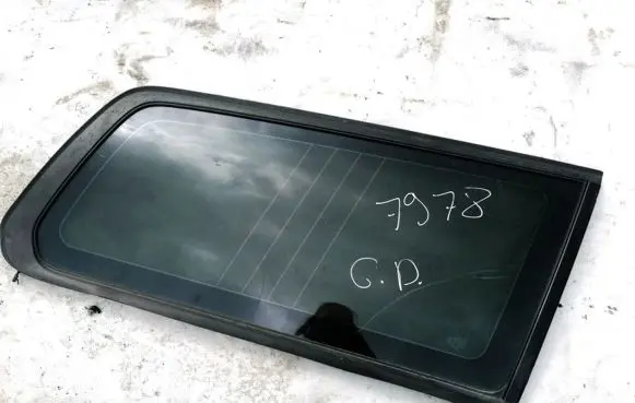 Volvo V70 Rear side window