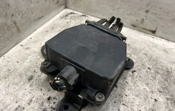 Volkswagen Touran I Turbo solenoid valve 03G131051FR