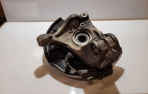 Volkswagen PASSAT B7 Front wheel hub