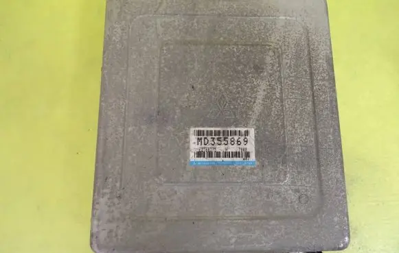Mitsubishi Carisma Engine control unit/module MD355869