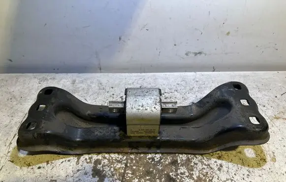 Mercedes-Benz C W205 Gearbox mount A2052403400 15474984 16031202232