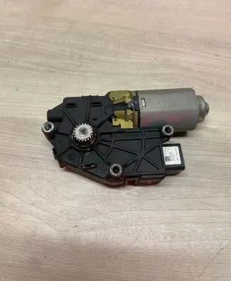 Hyundai i40 Sunroof motor/actuator 2226114a 03812620