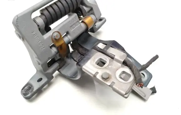 BMW 5 E60 E61 Tailgate/trunk/boot hinge 7061384