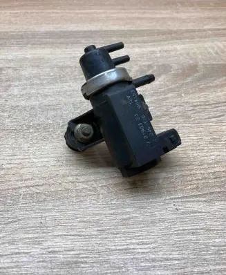 BMW 5 E39 Turbo solenoid valve 72190323 2246175