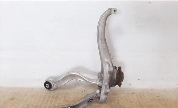 Front wheel hub spindle knuckle