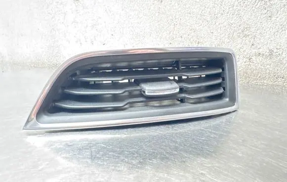 Ford Edge II Dash center air vent grill EM2B19C682 EW7HA 131357