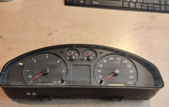 Volkswagen Transporter - Caravelle T5 Speedometer (instrument cluster) 88311346