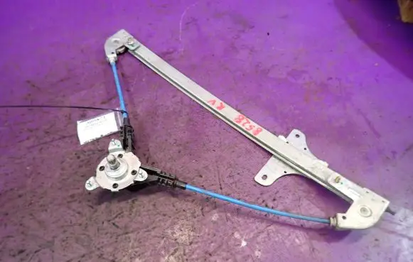Opel Agila A Front door window regulator with motor