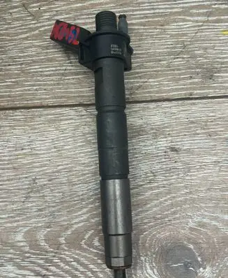 BMW 7 G11 G12 Fuel injector 8571565