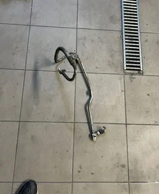 Opel Vivaro Air conditioning (A/C) pipe/hose 924903875R