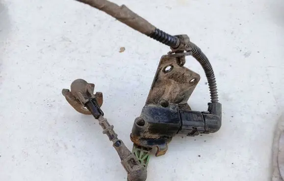 Skoda Octavia Mk3 (5E) Rear air suspension level height sensor 5Q0907503