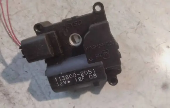 Toyota Corolla Verso AR10 Air flap motor/actuator 1138002051 12F08