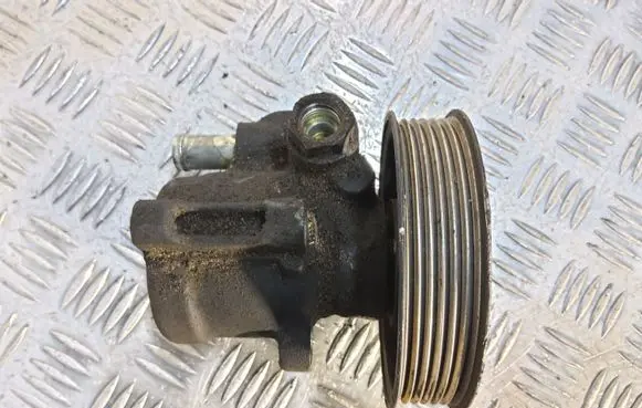 Volkswagen Polo Power steering pump 6N0422154A