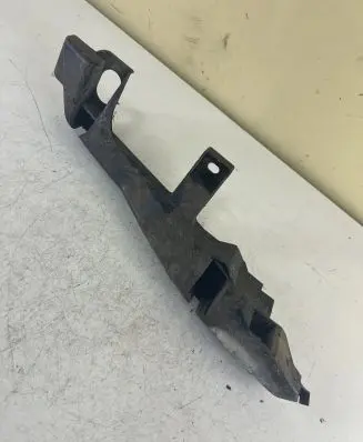 Front bumper mounting bracket