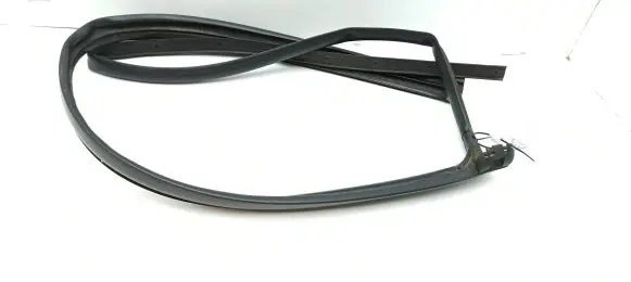Nissan Primastar Windshield trim