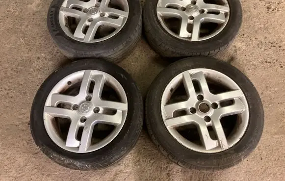 Nissan Cube Z12 R16 alloy rim