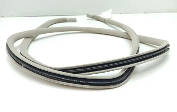 Jaguar XJ X308 Rear door rubber seal (on body) 