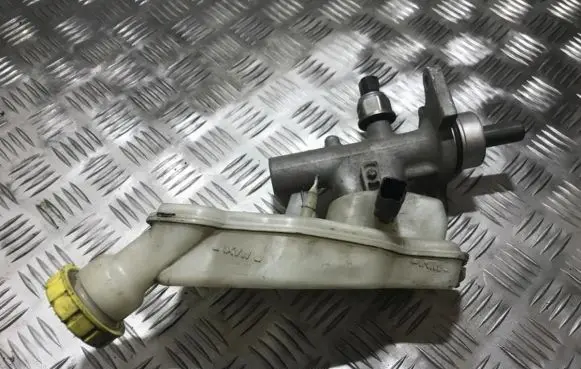 Master brake cylinder