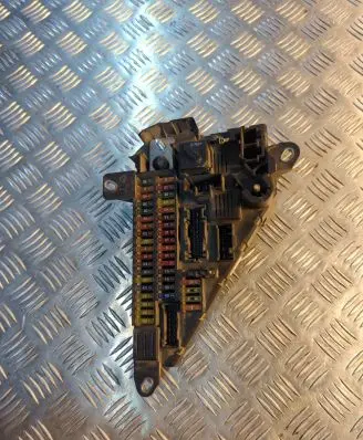 BMW 5 E60 E61 Fuse module 6906619