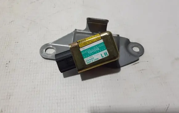 Toyota Land Cruiser (J120) Airbag deployment crash/impact sensor 8983060020