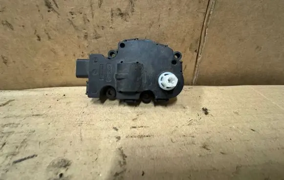 Porsche Macan (95B) Air flap motor/actuator K9749007 EFB490 17022015