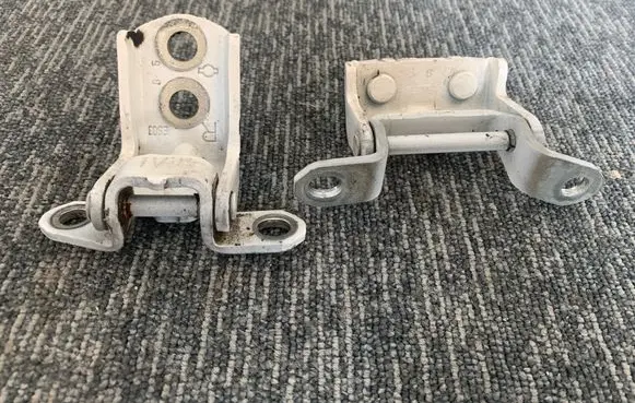 Rear door hinge set