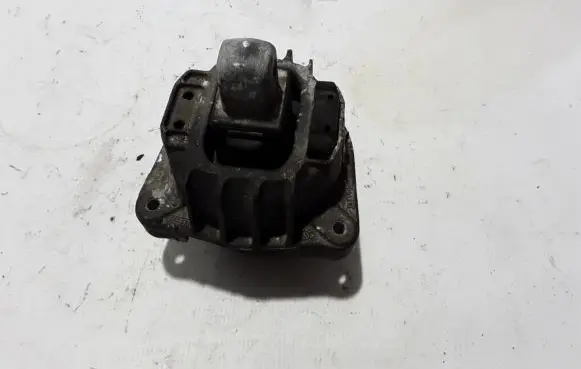 BMW 6 F12 F13 Engine mount bracket 6851263