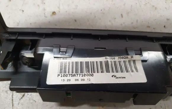 Nissan Qashqai Dash center air vent grill P10075A7710000 68260JD02AH