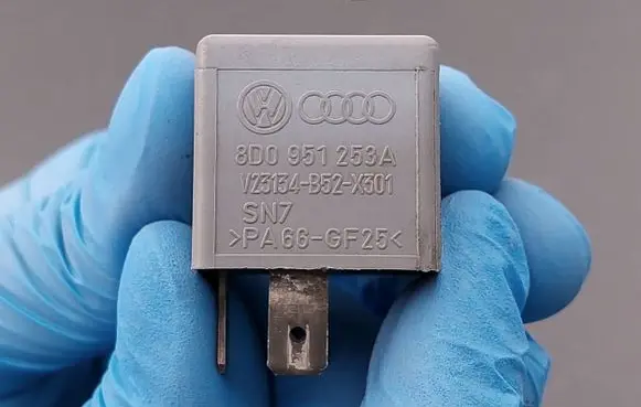 Audi A8 S8 D3 4E Other relay 8D0951253A