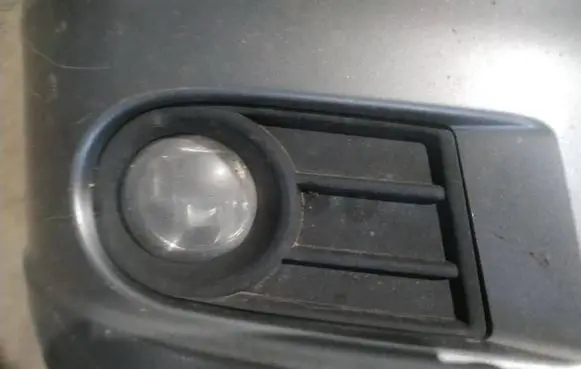 Suzuki Swift I Front bumper lower grill