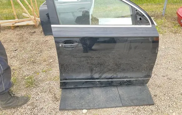 Audi Q7 4L Front door