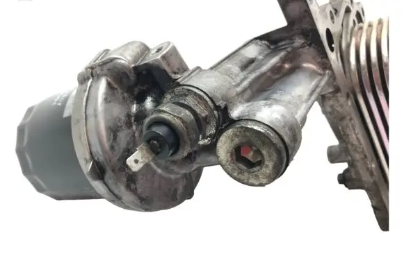 Subaru Outback Oil filter mounting bracket