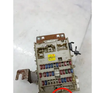 Nissan Almera Tino Fuse module 0811001 243504U100