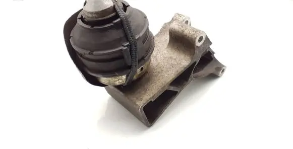 Engine mount bracket