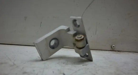BMW X5M E70 Front door lower hinge 7068078