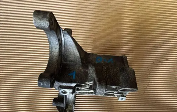 Volkswagen Phaeton Power steering pump mounting bracket 059145169AH