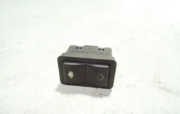 BMW 5 E39 Electric window control switch 8368974
