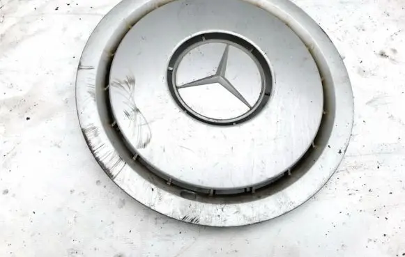 Mercedes-Benz E W124 R15 wheel hub/cap/trim 1244010424