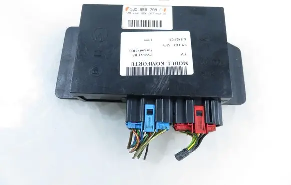 Volkswagen PASSAT B5 Central body control module 1J0959799F